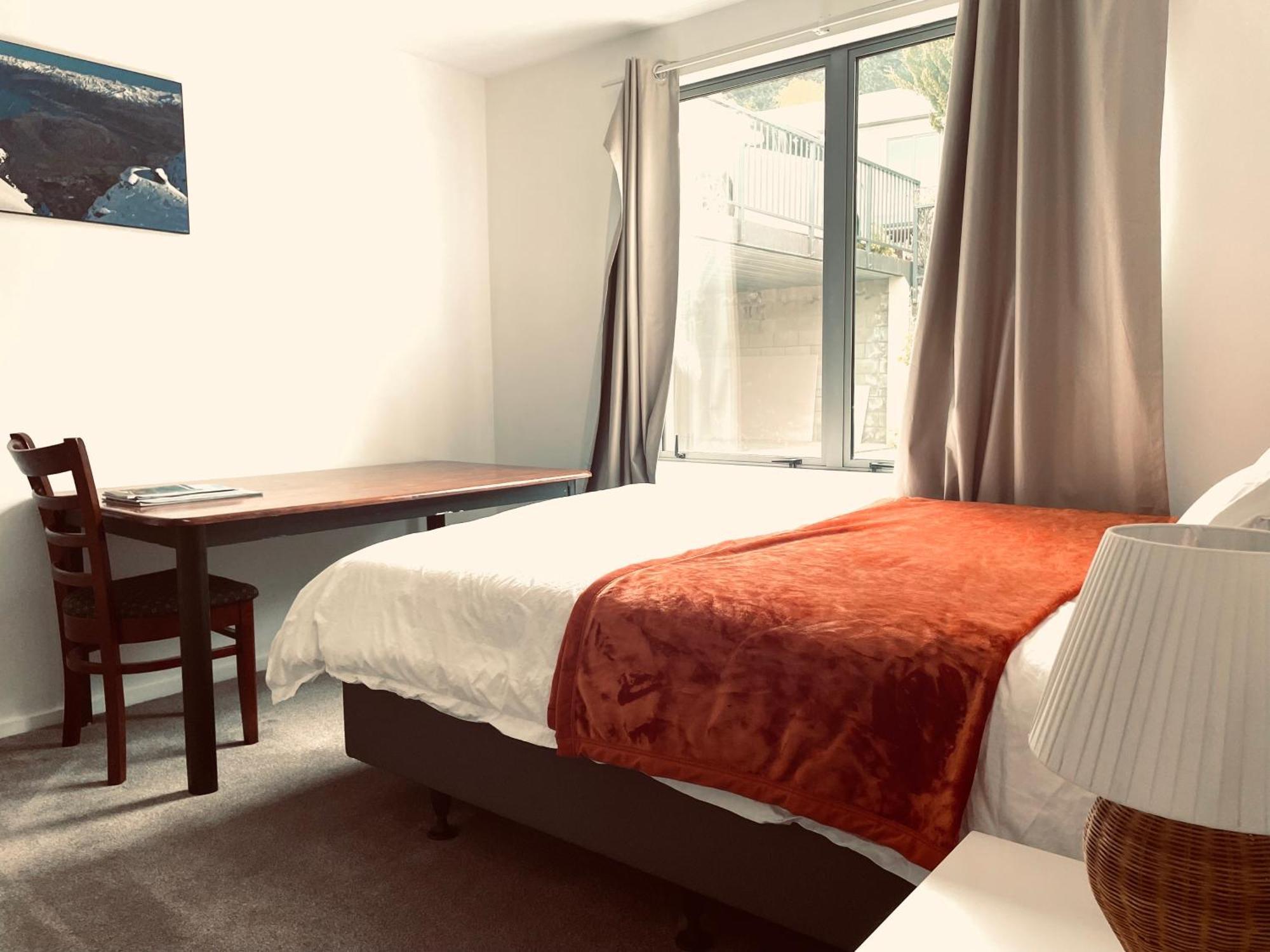 Ming'S Lakeside Goldleaf Suites Queenstown Exterior foto