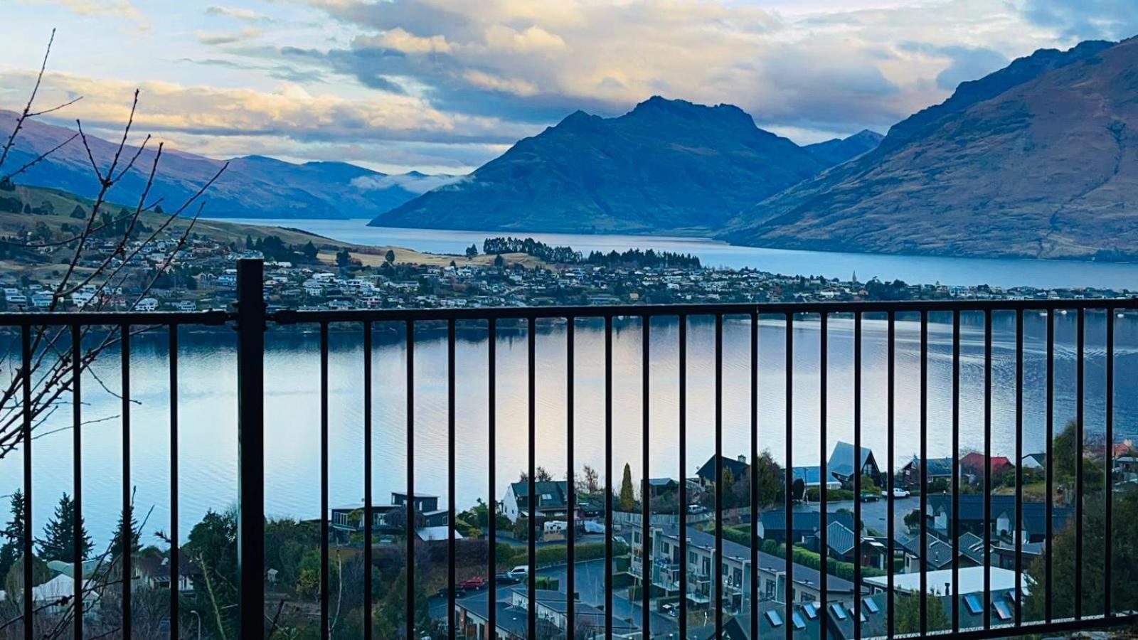 Ming'S Lakeside Goldleaf Suites Queenstown Exterior foto